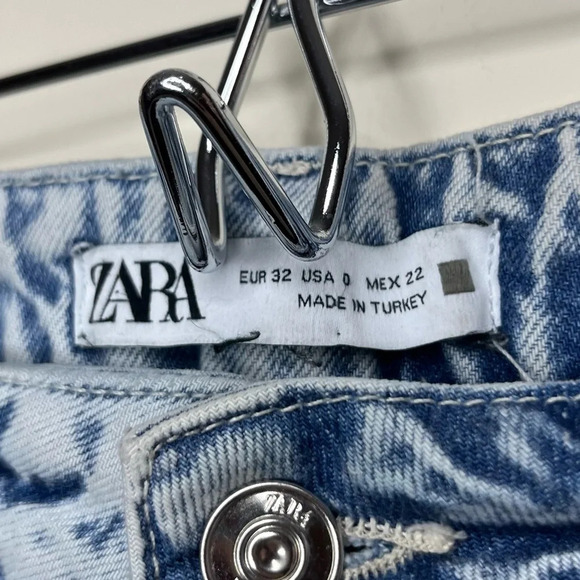 ZARA Mom Jean High Waisted Straight Leg Relxed Light Acid Wash Raw Hem Jeans - Picture 7 of 12